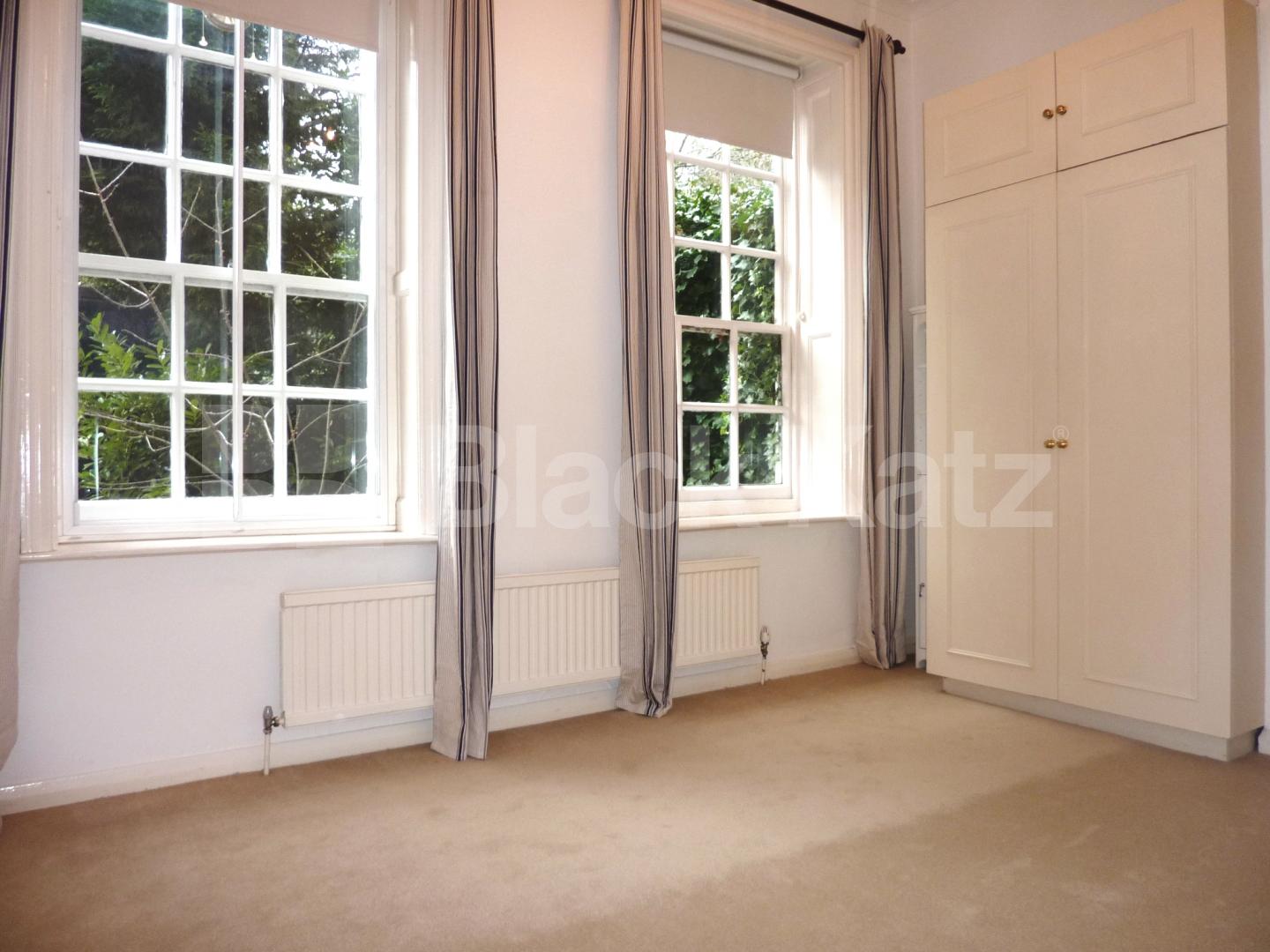 			NEW INSTRUCTION!, 3 Bedroom, 1 bath, 1 reception Flat			 Frognal, HAMPSTEAD-FROGNAL